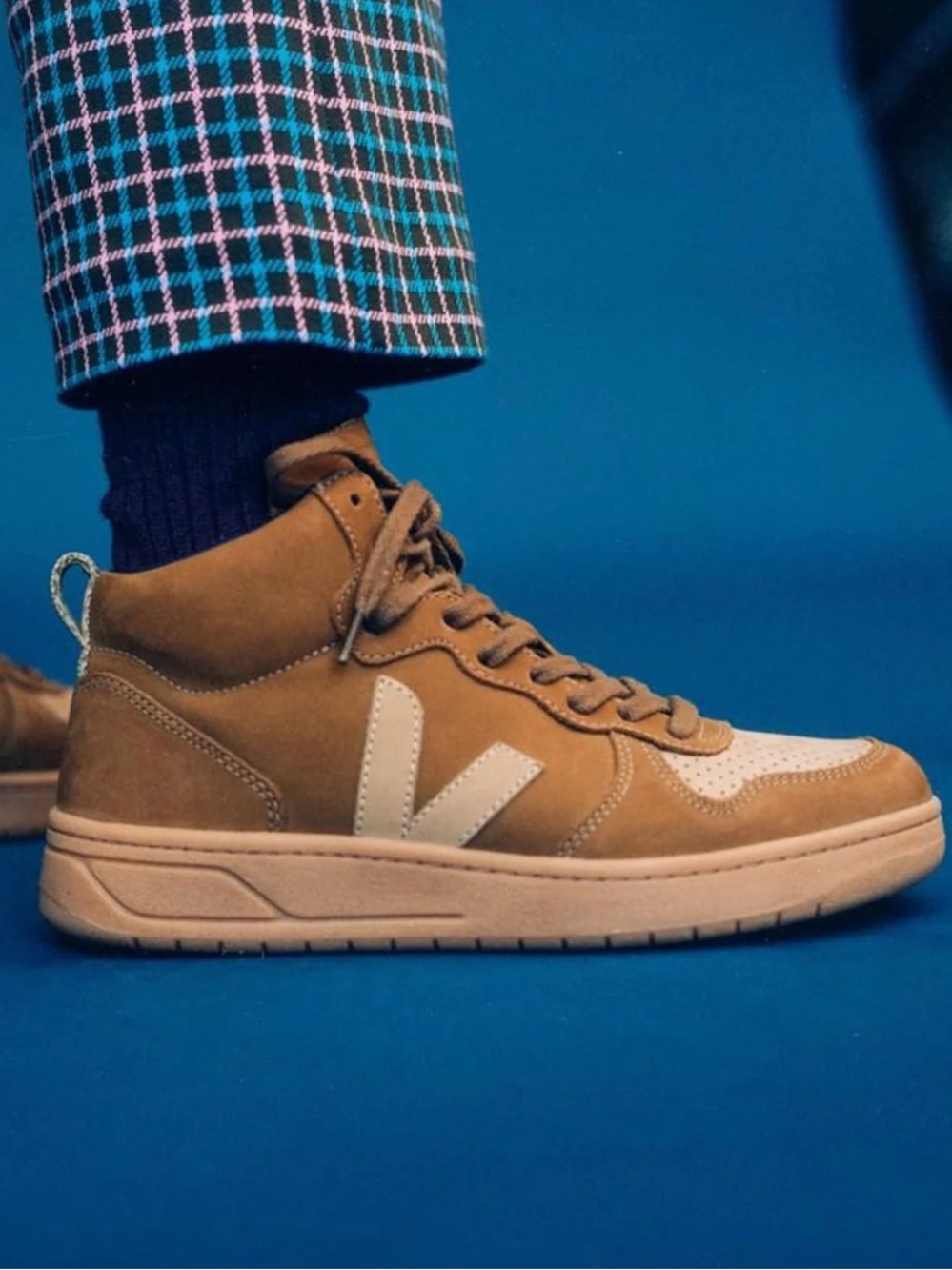 Veja V-15 Nubuck Camel Desert Tan High-Top Sneakers Size 11